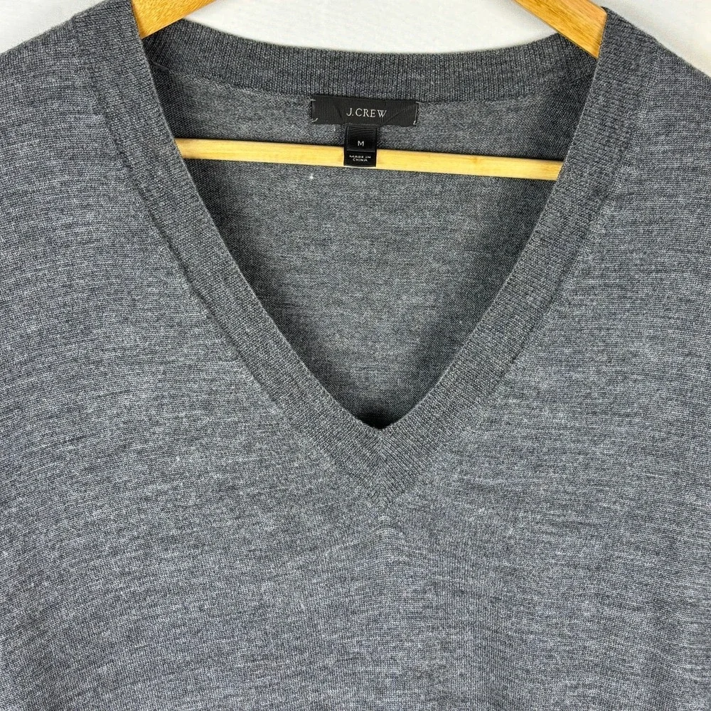 J Crew Men‎ V-Neck Wool Sweater Sz M Gray Pullover Lightweight Preppy Breathable